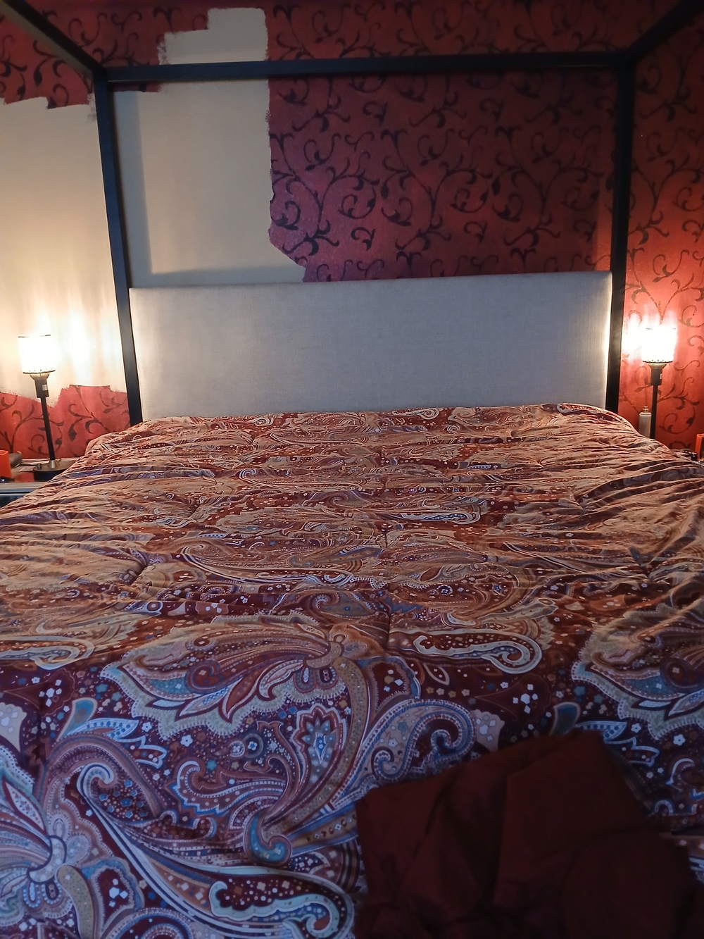 Luxury Burgandy Paisley Comforter, With Burgandy Sheet Set, NEW, King Size
